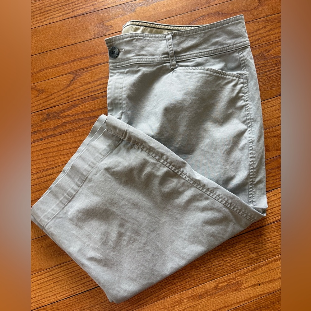 Eddie Bauer Gray Chino Capris 18P